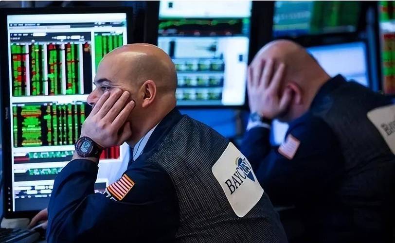 财政部 标普调降_美国国债信用评级下调 盖特纳留任 共和党要求盖特纳下台