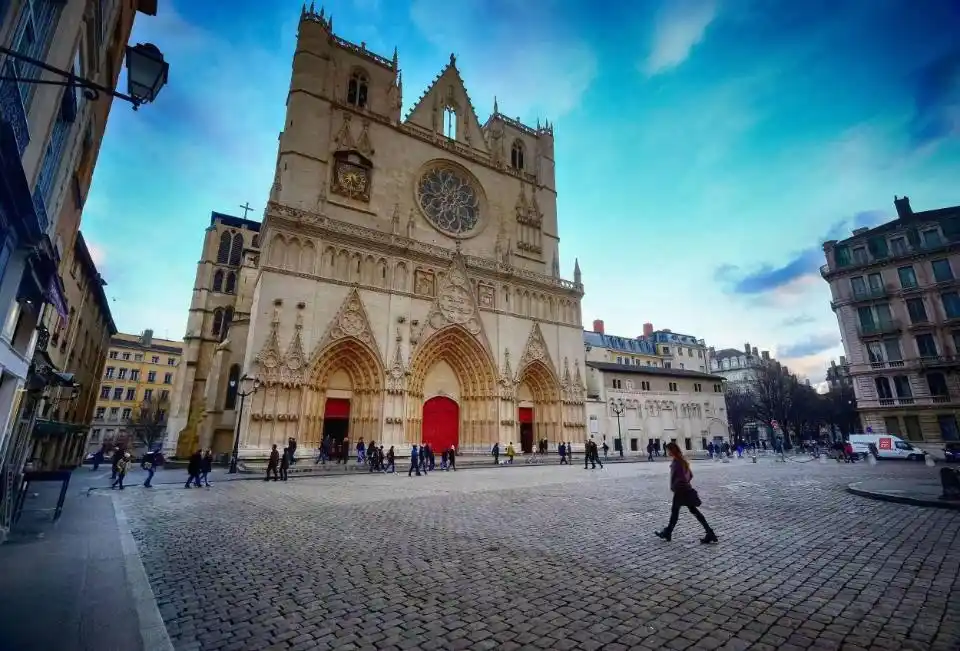 携程出境游预订数据激增_出境团队旅游重启_港中旅(桂林)国际旅行社