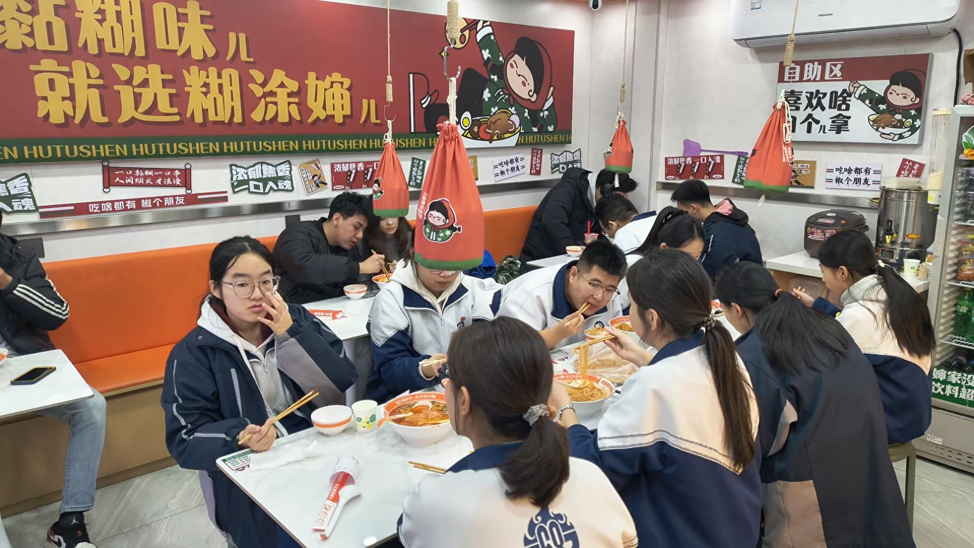 麻辣烫加盟品牌高性价比_糊涂婶麻辣烫加盟优势_下午茶加盟要多少钱